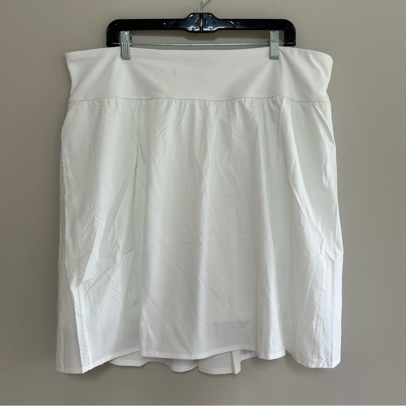 Spanx White Get Moving Skort, size 3X - Picture 2 of 10